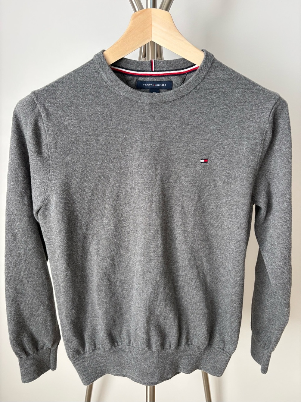 Tommy Hilfiger Men's Gray Crewneck Sweater